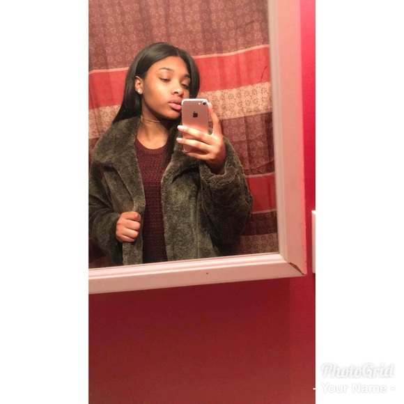 Meet your Posher, Noesha - Picture 3 of 5